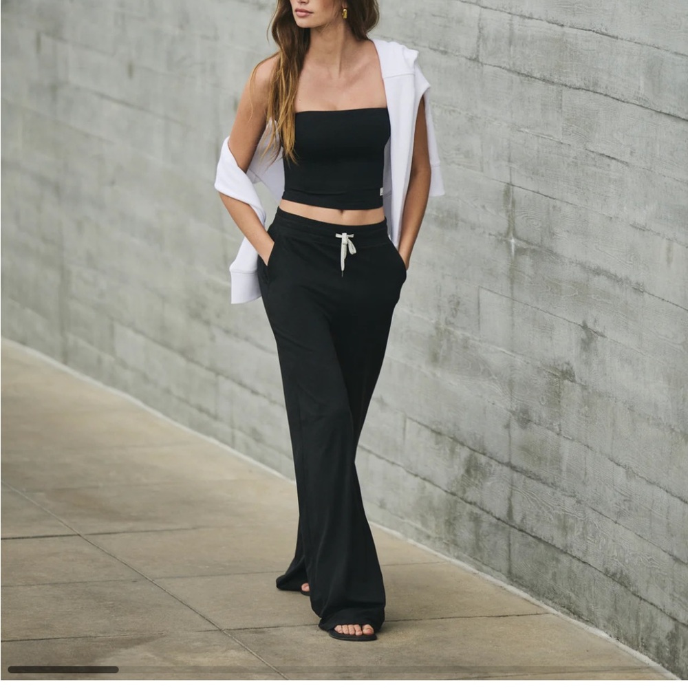Vuori Halo Essential Wide Leg Pants. Black. Small.